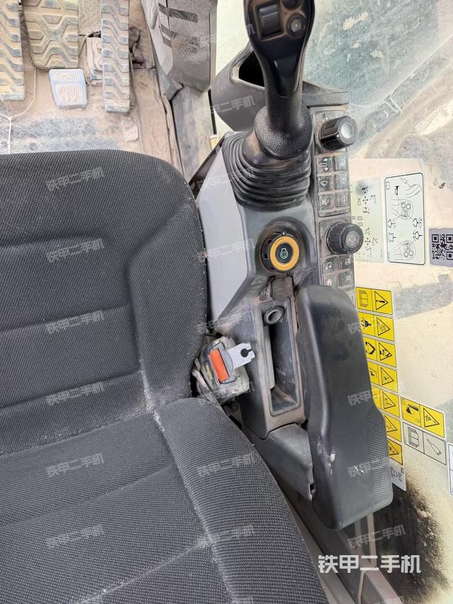 后窗玻璃角标（驾驶室部分）