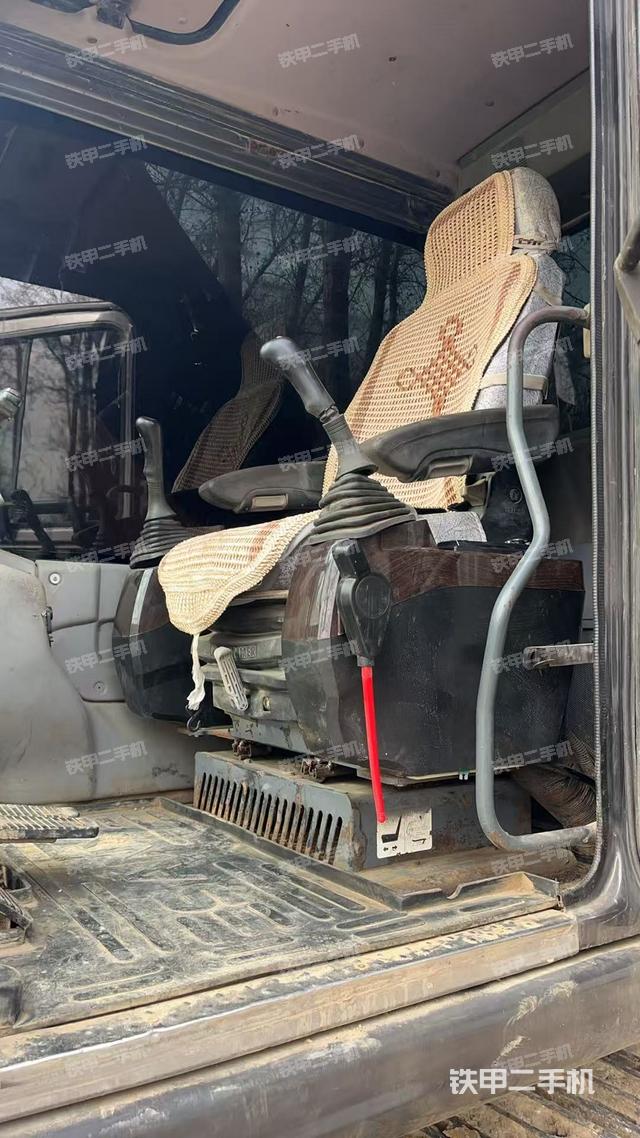 驾驶室整体（整机外观）