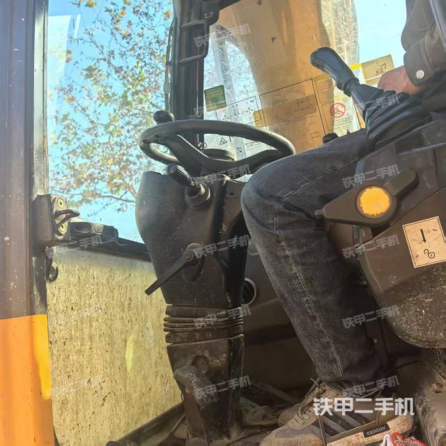 驾驶室整体（整机外观）