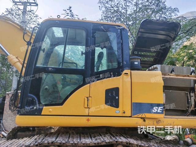 左后方玻璃角標（駕駛室部分）