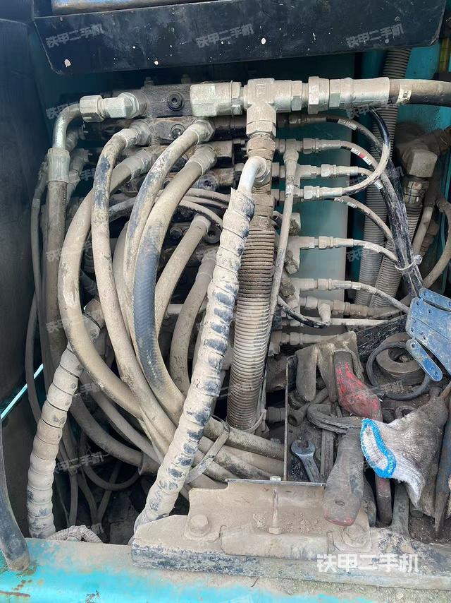 回转马达和主控阀（整机外观）