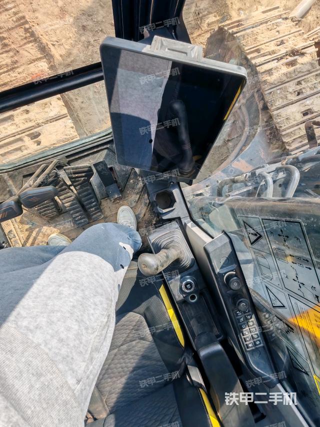 駕駛室整體（整機(jī)外觀）