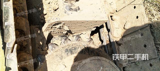 單側(cè)履帶整體（整機(jī)外觀）