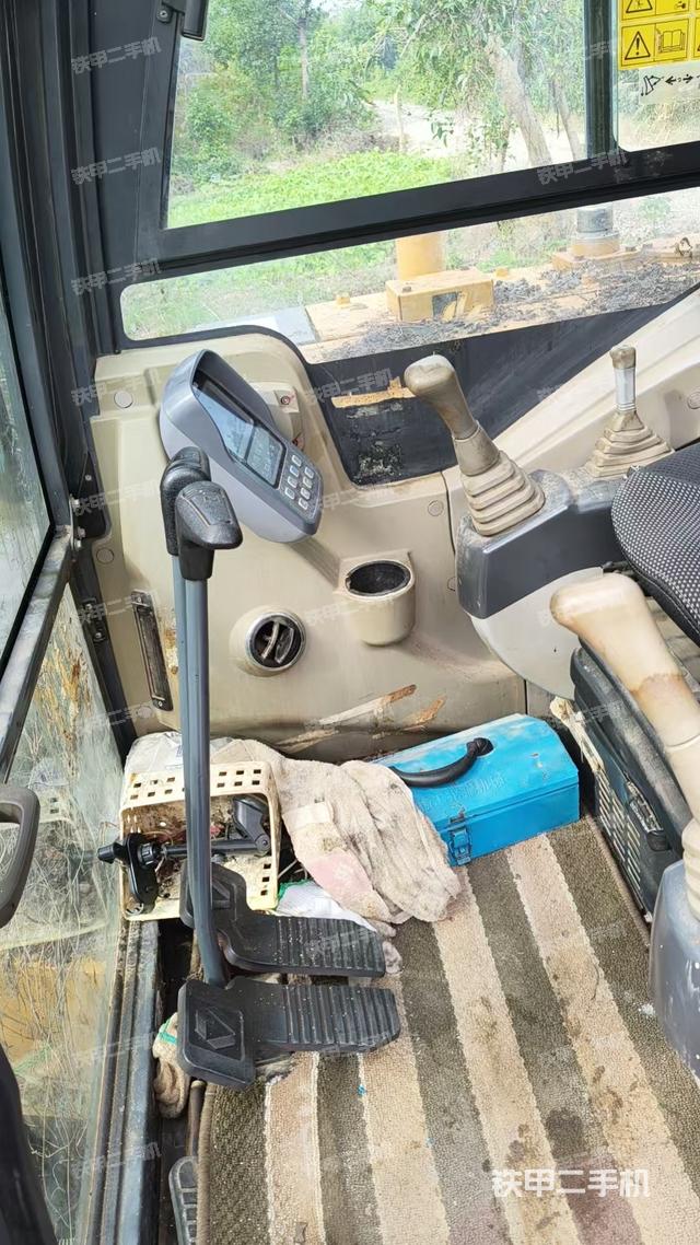 驾驶室整体（整机外观）