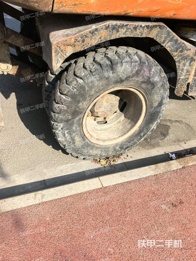 右驅(qū)動(dòng)輪（行走機(jī)構(gòu)）