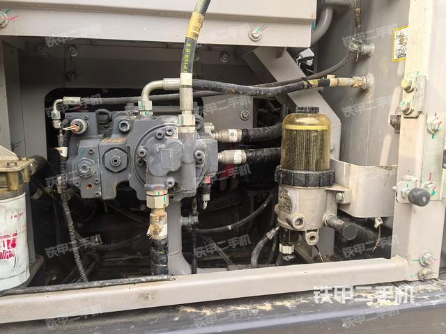 液壓泵艙室正面整體（整機(jī)外觀）