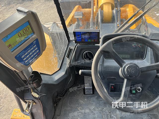 駕駛室工作臺(tái)（整機(jī)外觀及大件）