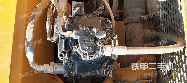 液壓泵艙室正面整體（整機外觀）