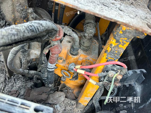 回转马达和主控阀（整机外观）