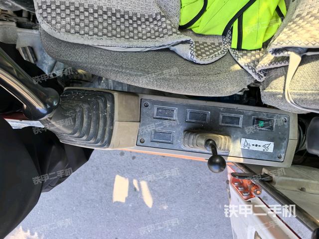 座椅左側(cè)控制臺(tái)/音響/含左手柄（駕駛室部分）