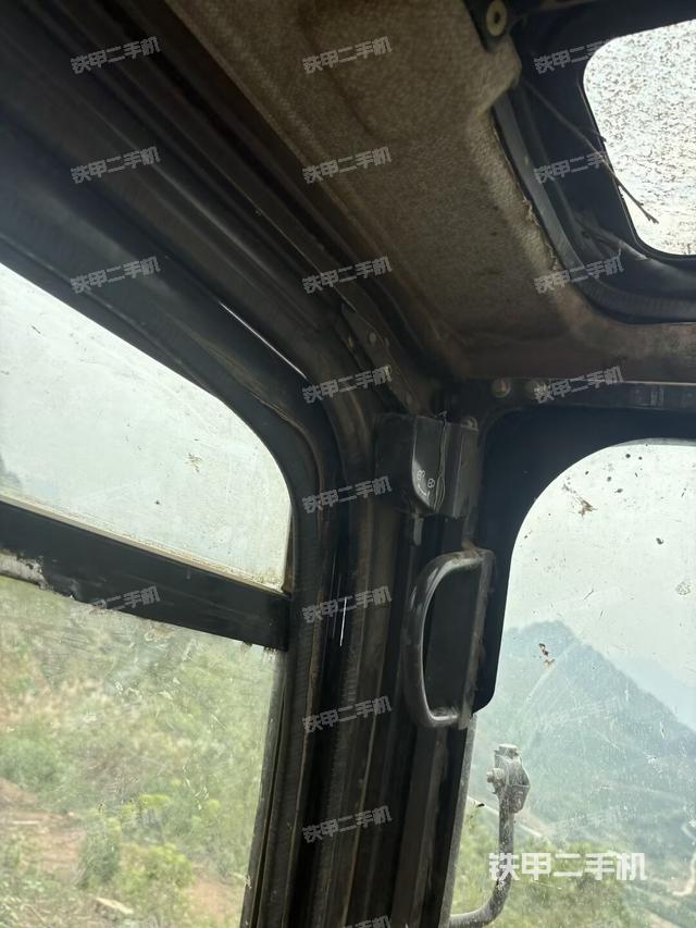 左后方玻璃角标（驾驶室部分）