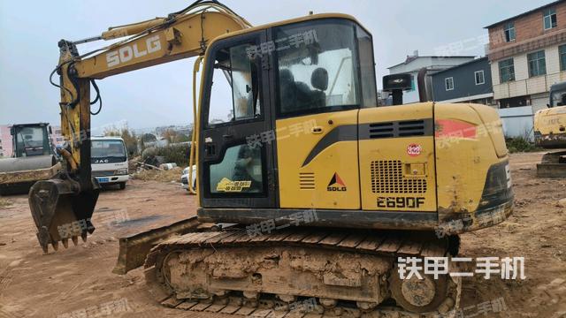 山東臨工E690F挖掘機(jī)