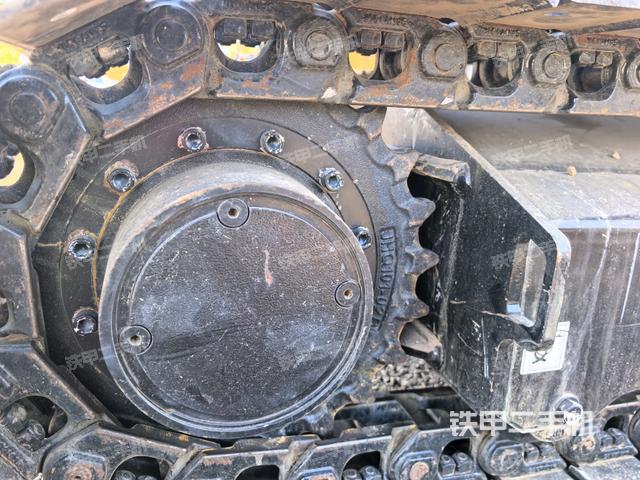 右驱动轮（行走机构）