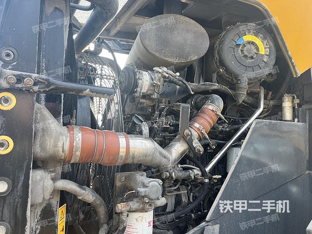 發(fā)動(dòng)機(jī)右側(cè)（整機(jī)外觀及大件）