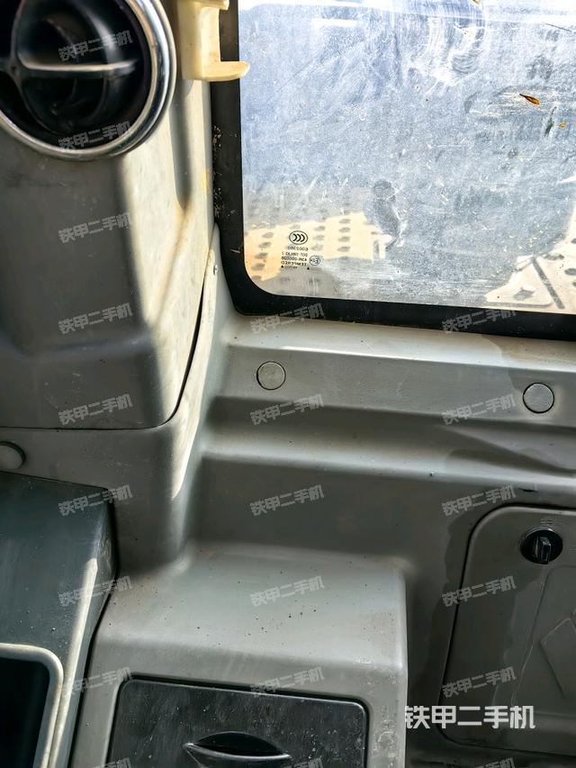 后窗玻璃角標(biāo)（駕駛室部分）