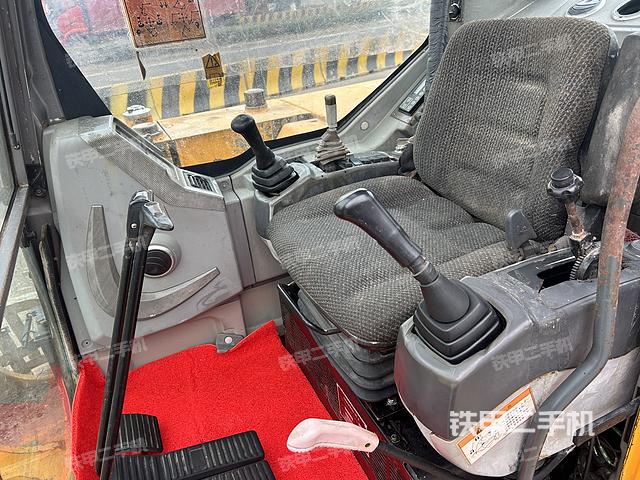 驾驶室整体（整机外观）