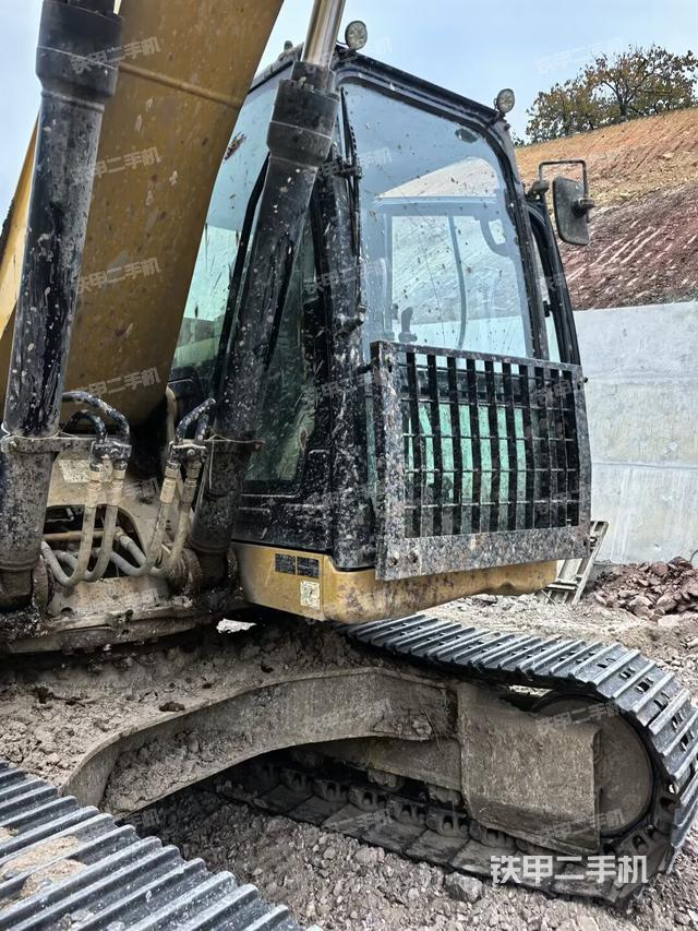 大臂油缸整體?豎拍（工作和回轉(zhuǎn)裝置）