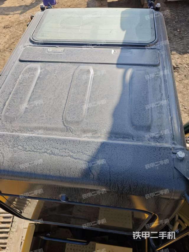 駕駛室頂部（整機外觀）