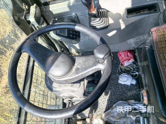 驾驶室顶部（整机外观）