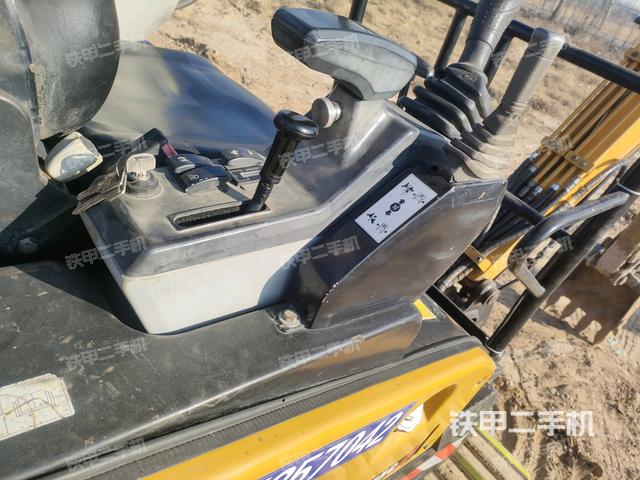 回转马达和主控阀（整机外观）