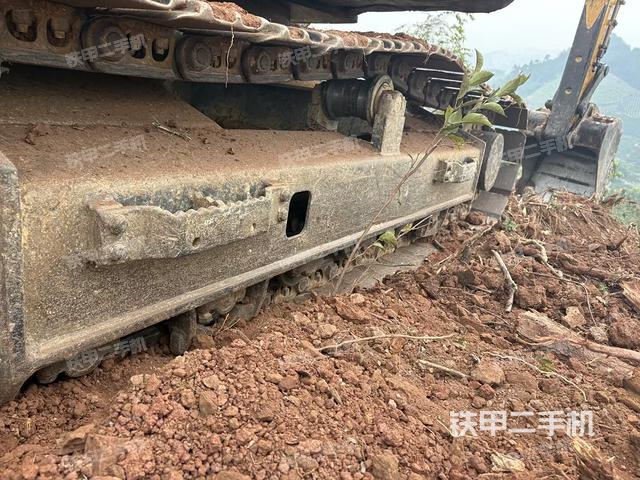 左侧履带整体 （行走机构）