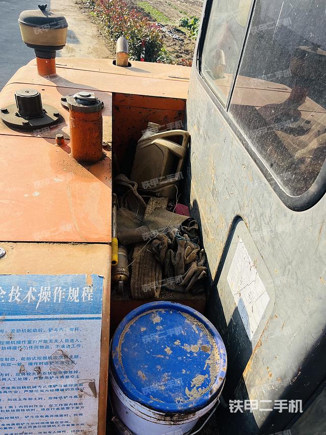 回转马达和主控阀（整机外观）