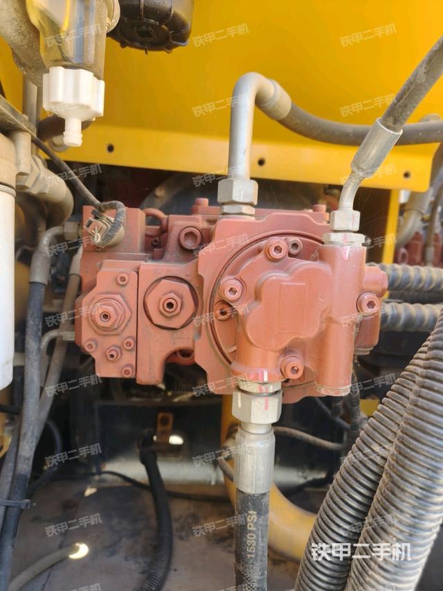 液壓泵斜45?左（大件艙室）