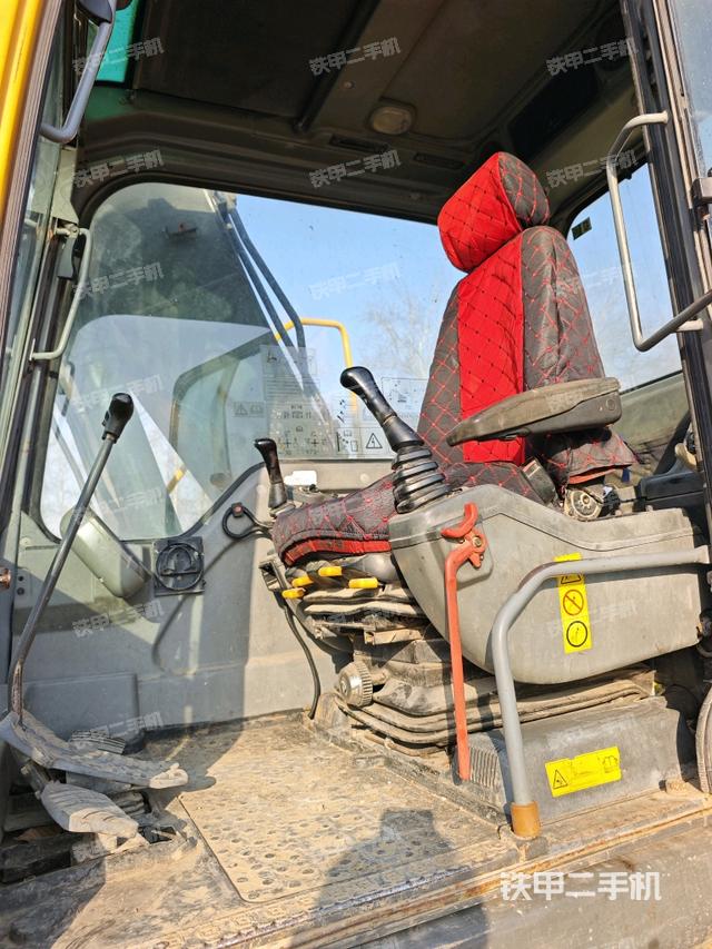 驾驶室整体（整机外观）