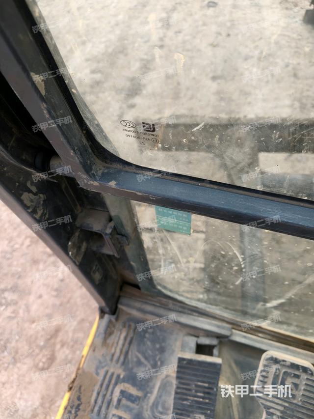 后窗玻璃角标（驾驶室部分）