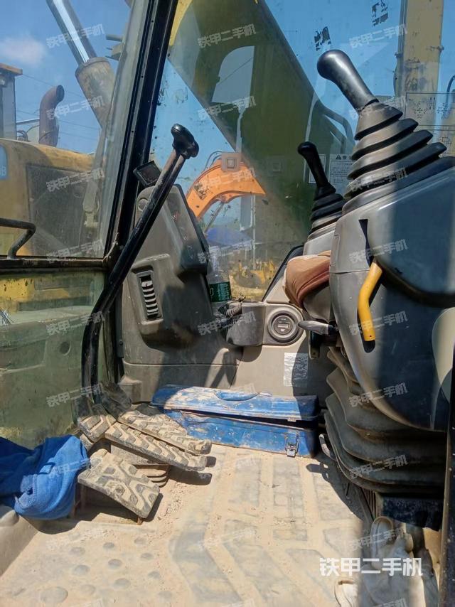 驾驶室顶部（整机外观）