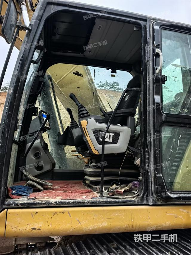 座椅右側(cè)控制臺(tái)/鑰匙門/油門/含右手柄（駕駛室部分）