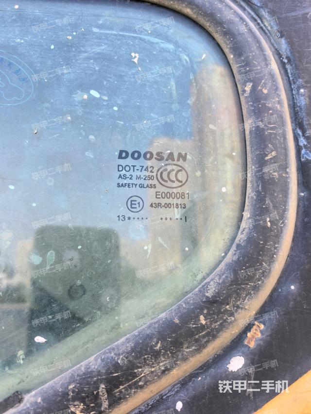 后窗玻璃角標(biāo)（駕駛室部分）