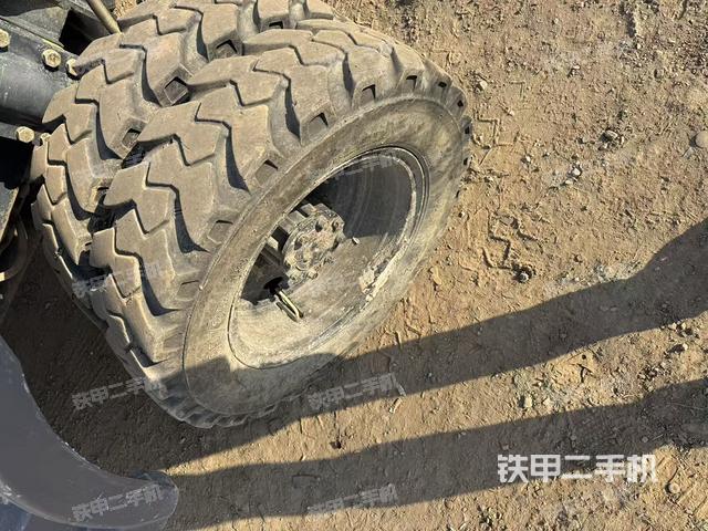 左驅(qū)動(dòng)輪（行走機(jī)構(gòu)）