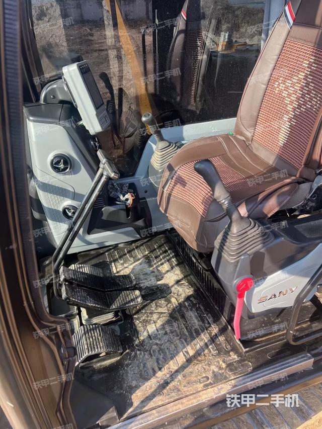 駕駛室整體（整機(jī)外觀）