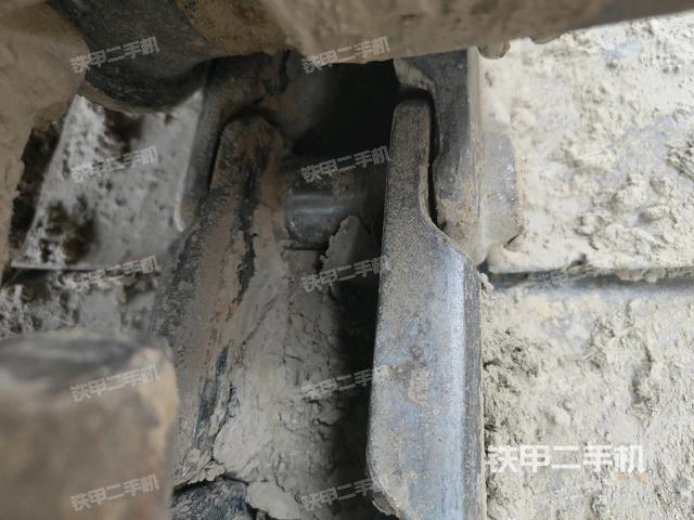 右驅(qū)動輪（行走機構(gòu)）