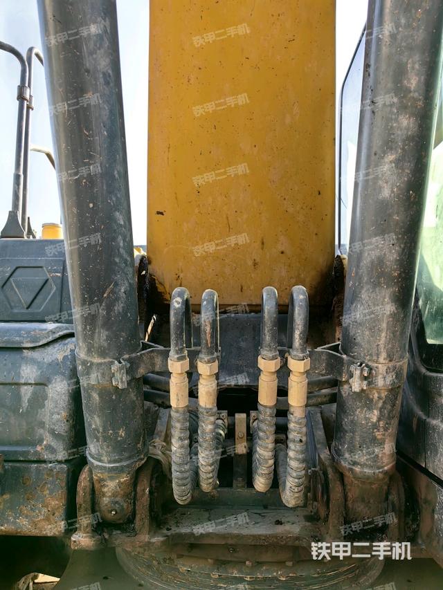 大臂油缸整體?豎拍（工作和回轉(zhuǎn)裝置）