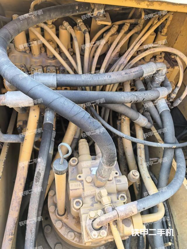 回轉馬達和主控閥（整機外觀）