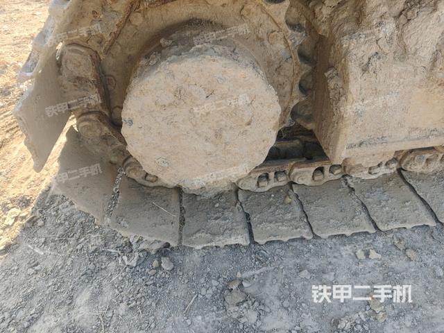 右驅(qū)動輪（行走機構(gòu)）