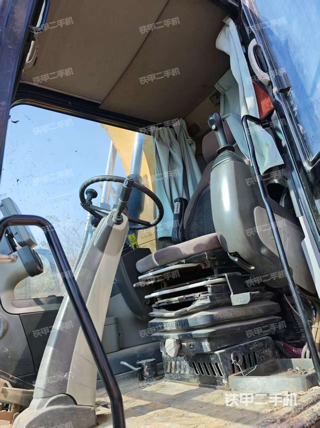 駕駛室整體（整機外觀）