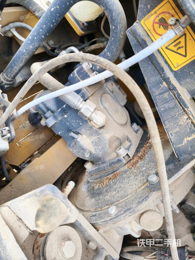 液壓泵艙室正面整體（整機(jī)外觀）