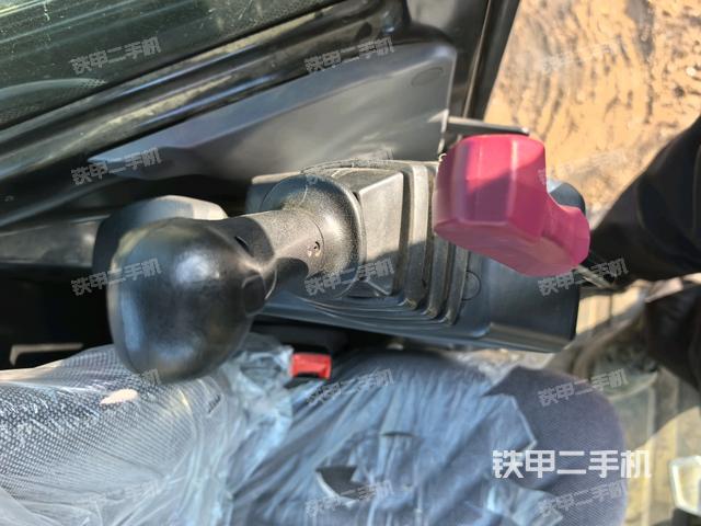 座椅左侧控制台/音响/含左手柄（驾驶室部分）