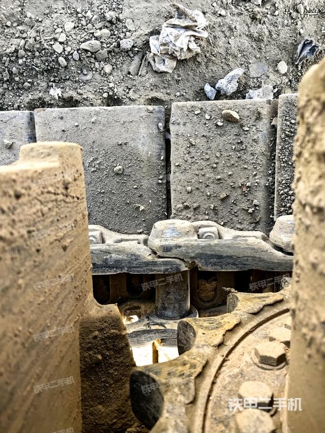 右驅(qū)動(dòng)輪（行走機(jī)構(gòu)）