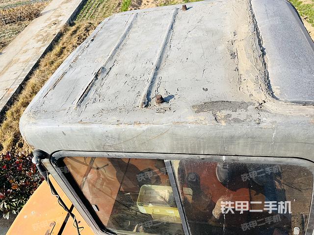 驾驶室顶部（整机外观）