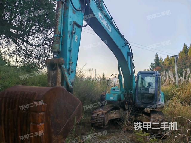 神鋼SK260LC-8挖掘機(jī)