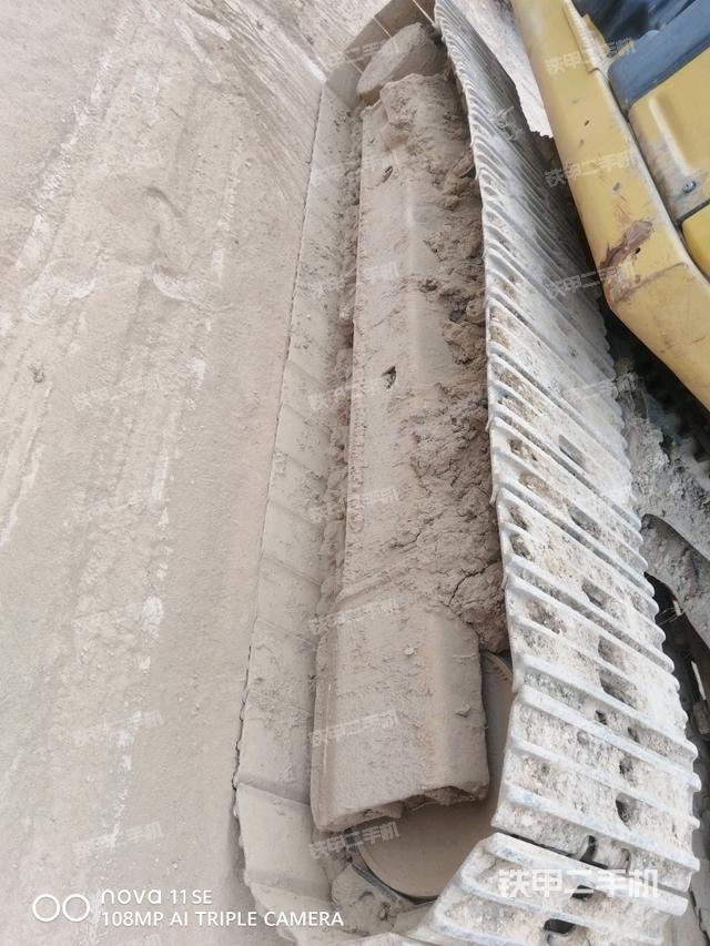 左驅(qū)動輪（行走機(jī)構(gòu)）