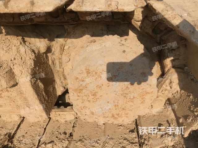 左驅(qū)動輪（行走機構(gòu)）