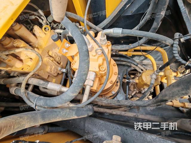 回轉(zhuǎn)馬達(dá)和主控閥（整機(jī)外觀）