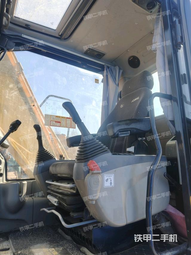 駕駛室左前45度（駕駛室部分）