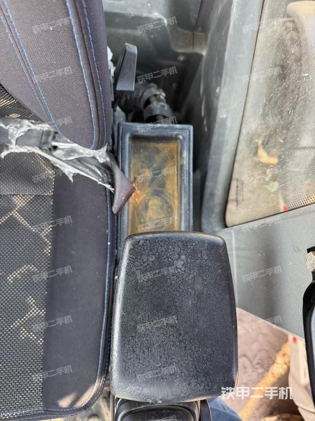 座椅左側(cè)控制臺(tái)/音響/含左手柄（駕駛室部分）