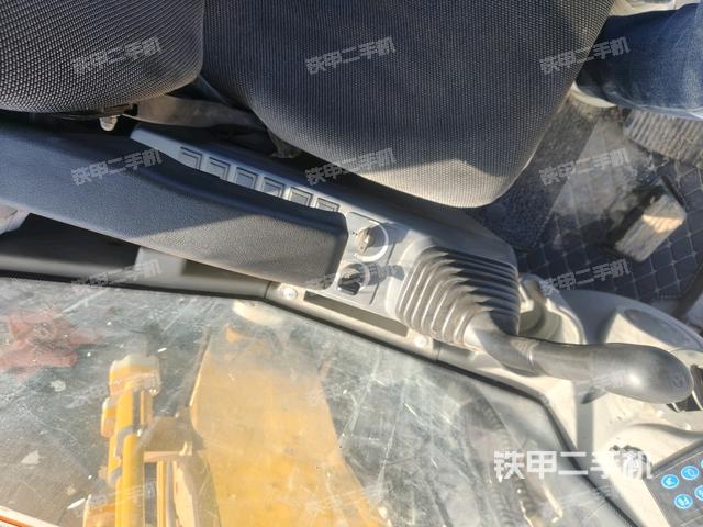 座椅右側(cè)控制臺(tái)/鑰匙門(mén)/油門(mén)/含右手柄（駕駛室部分）